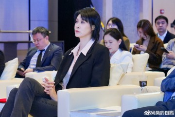 斗球体育官方入口-中国女排44岁奥运冠军近照曝光，英姿飒爽，好感姚明被拒至今单身|赵蕊蕊|蕊蕊|副攻|雅典奥运会|奥运会_新浪体育_新浪新闻