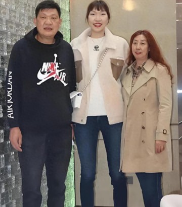 斗球体育app下载-男篮名宿韩发顺：退役当教练，女儿2米11，也成为女篮领袖|韩旭|篮球|中国男篮|篮球运动员|河北省_新浪体育_新浪新闻